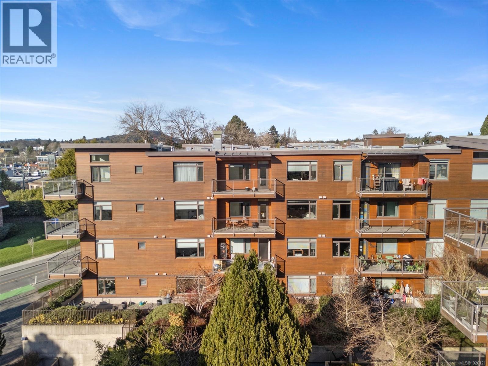 303 3614 Richmond Road, Saanich