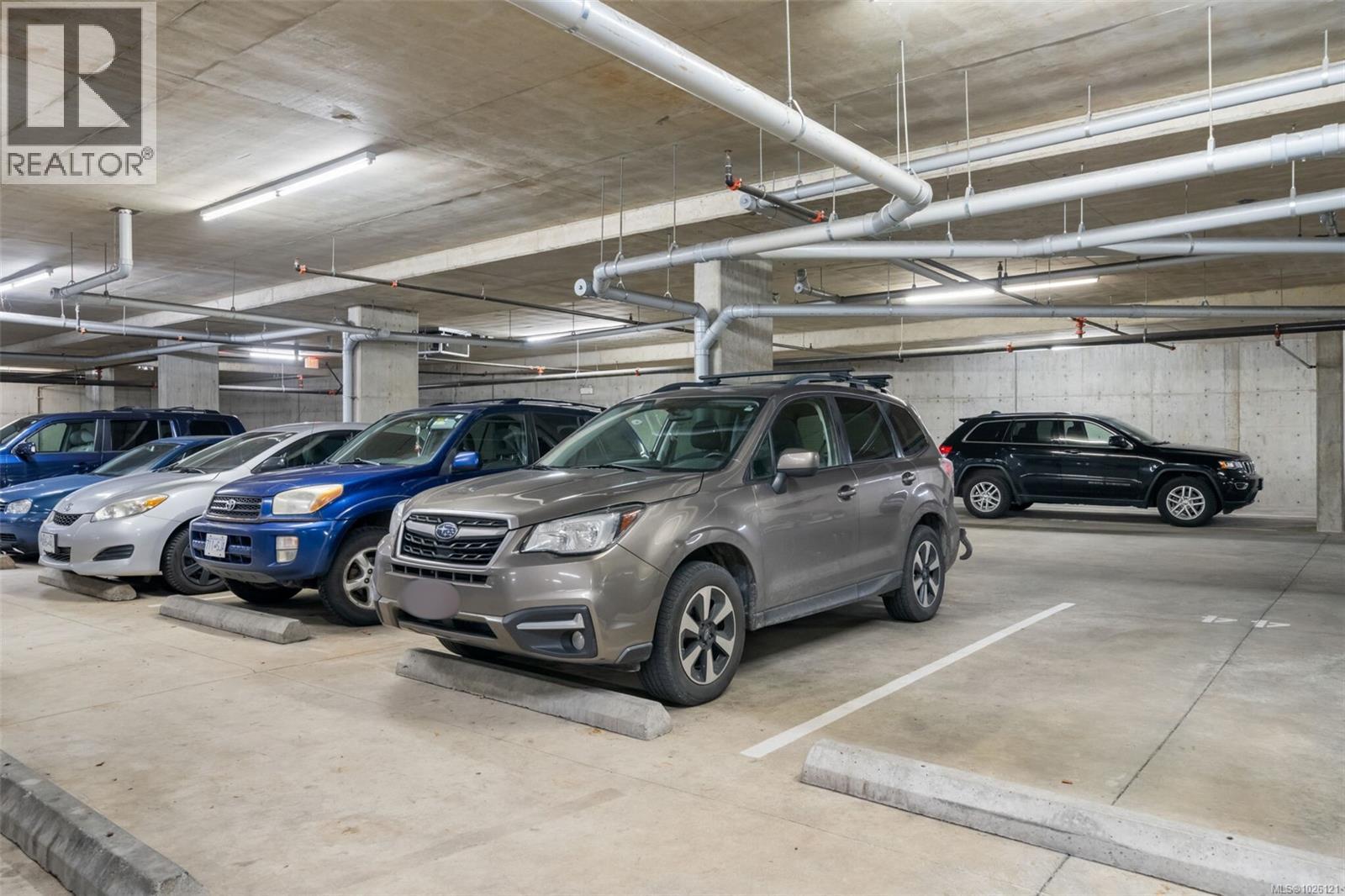 303 3614 Richmond Road, Saanich