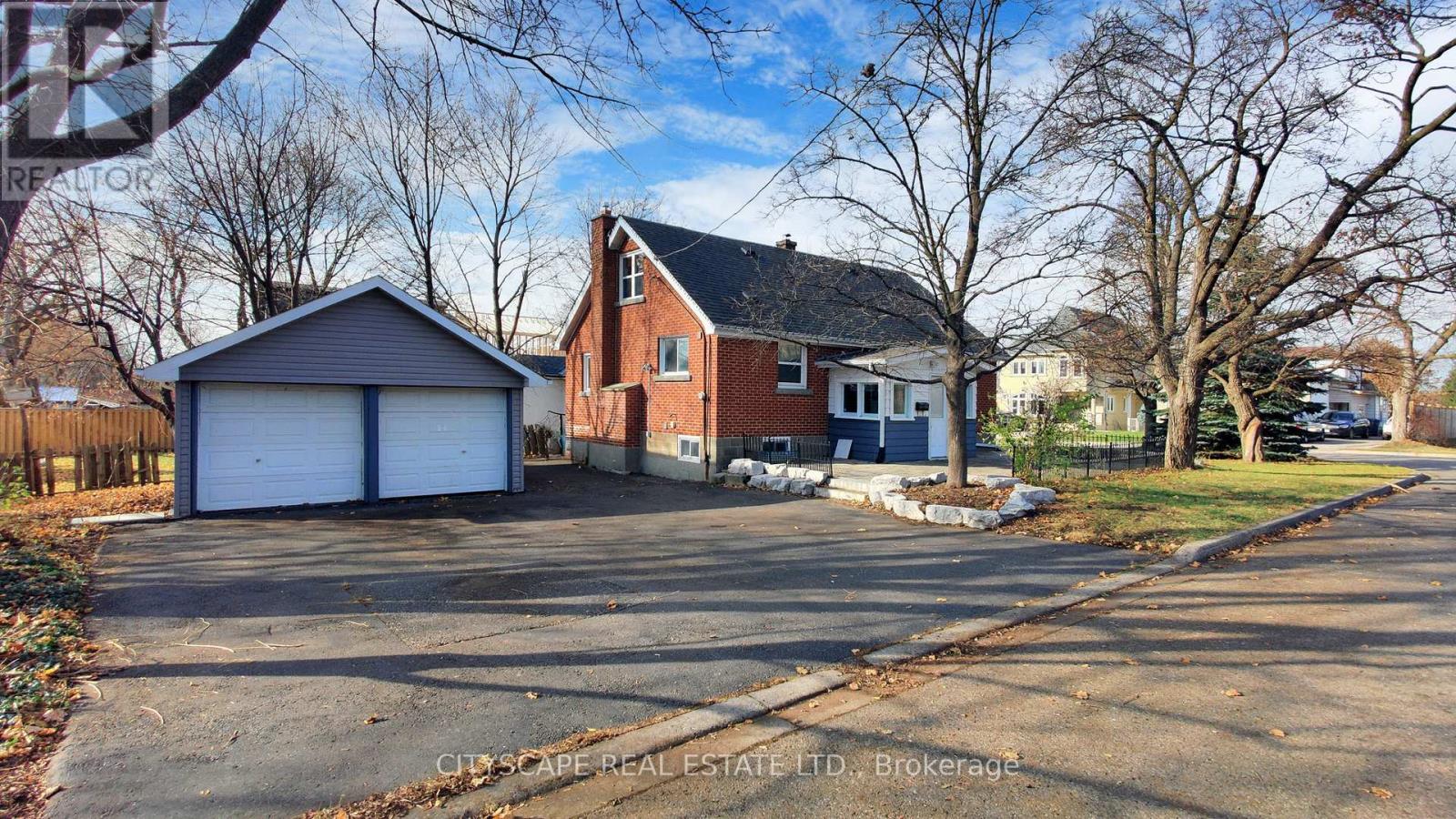 39 WOODWARD AVENUE - 1