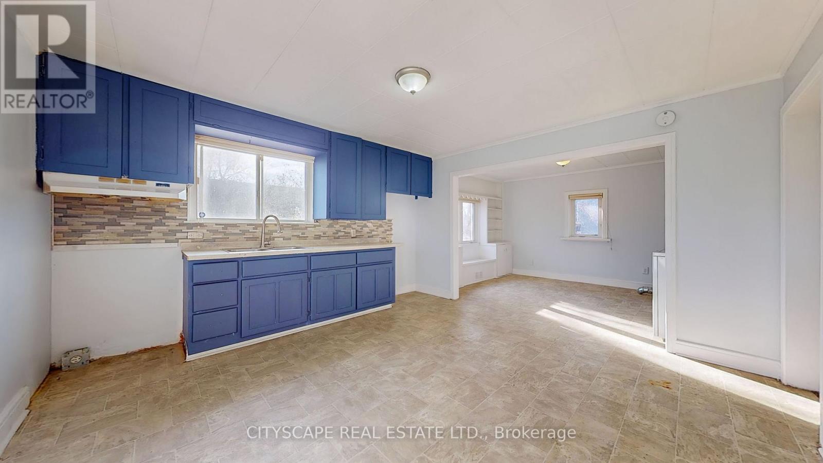 39 WOODWARD AVENUE - 10
