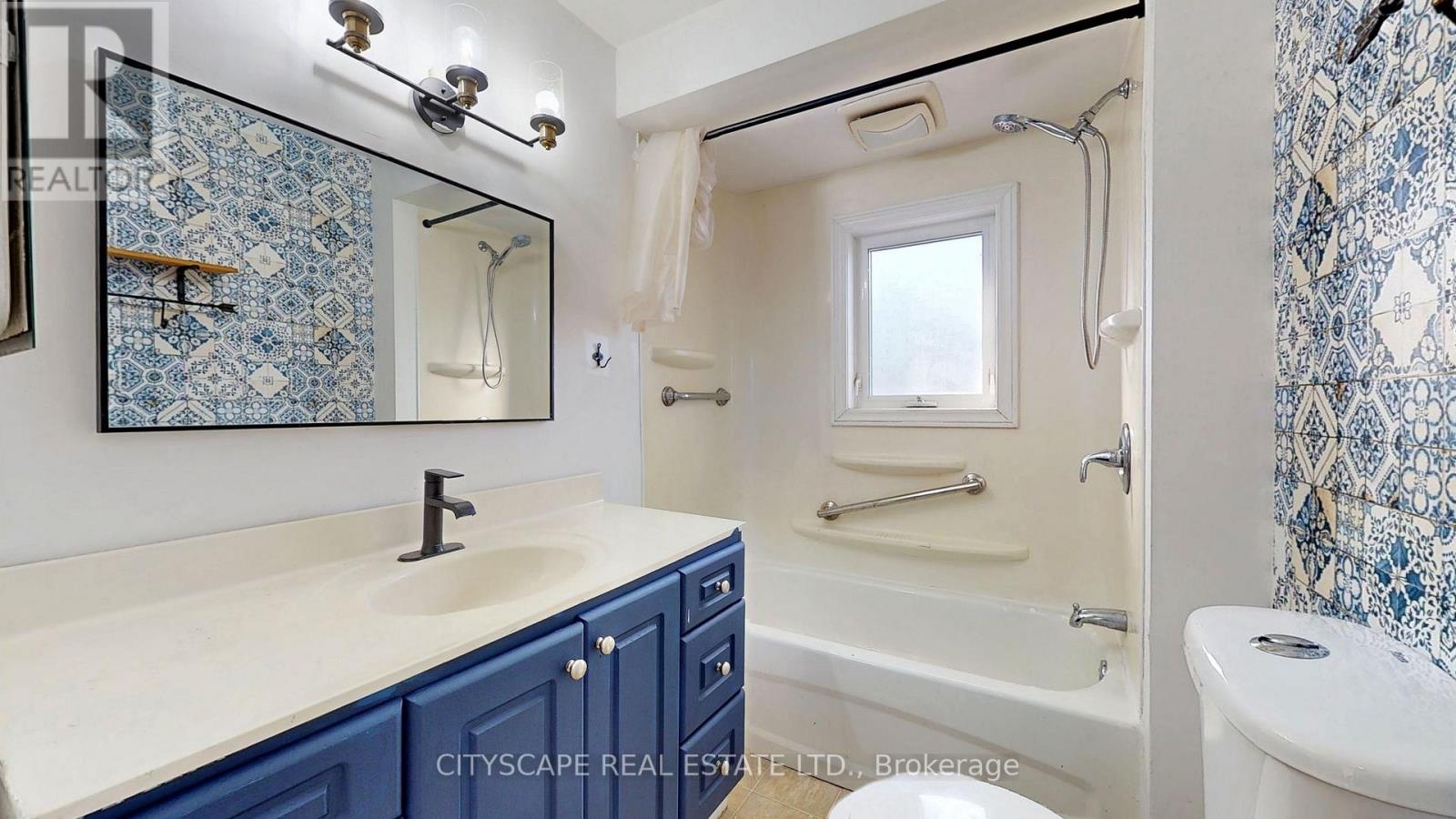 39 WOODWARD AVENUE - 17