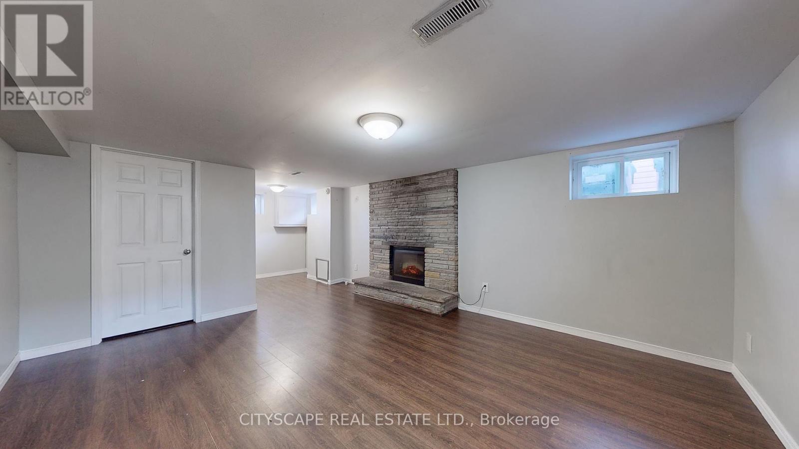 39 WOODWARD AVENUE - 29