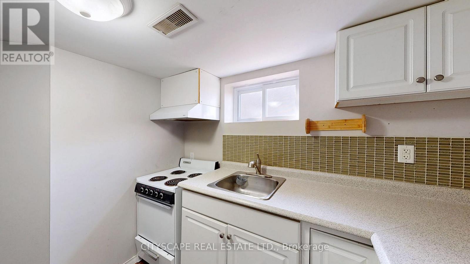 39 WOODWARD AVENUE - 36