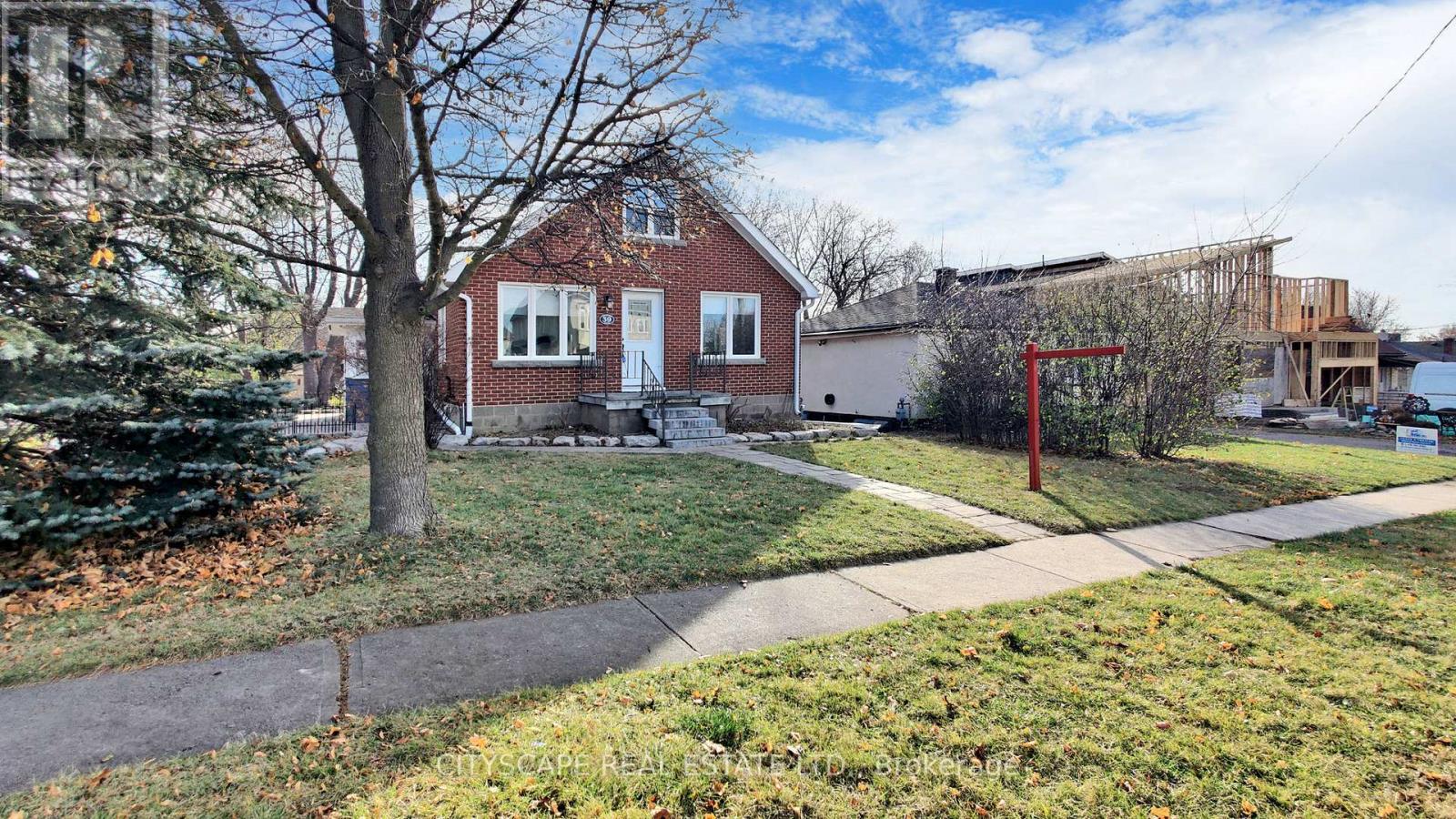 39 WOODWARD AVENUE - 41