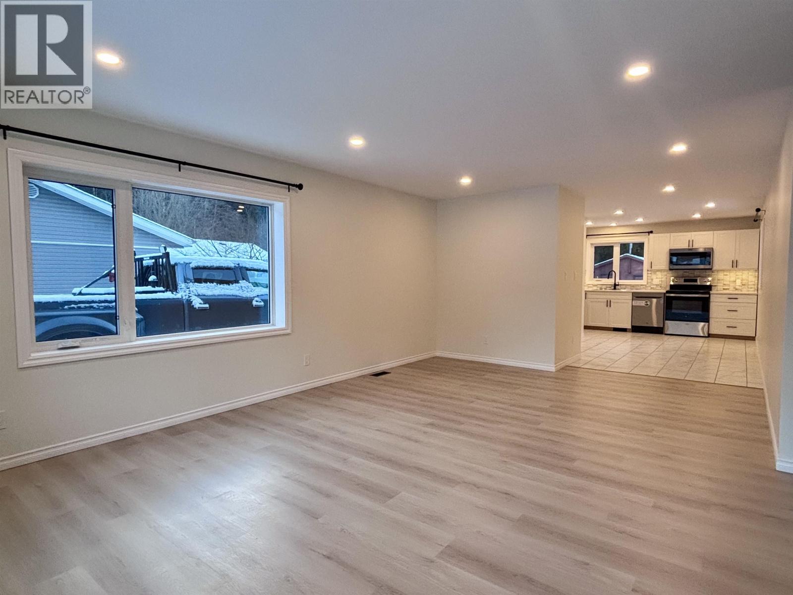 1463 MAPLE Street, Terrace