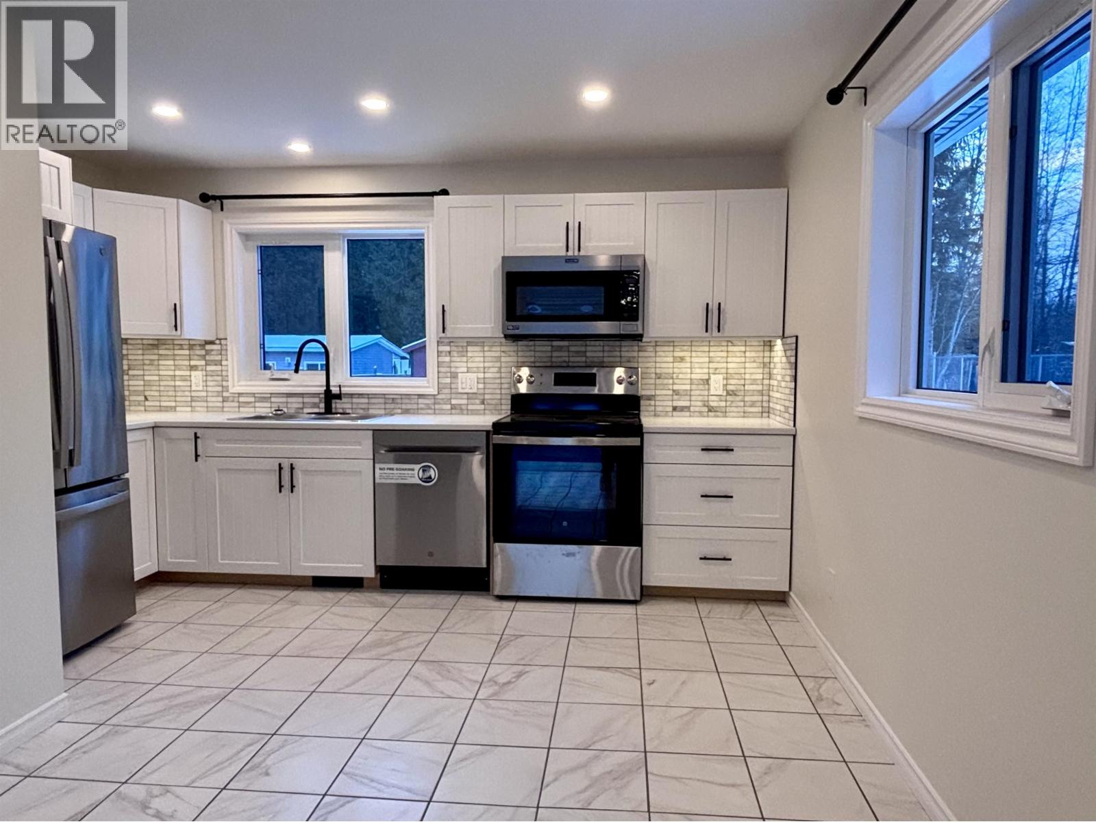 1463 MAPLE Street, Terrace