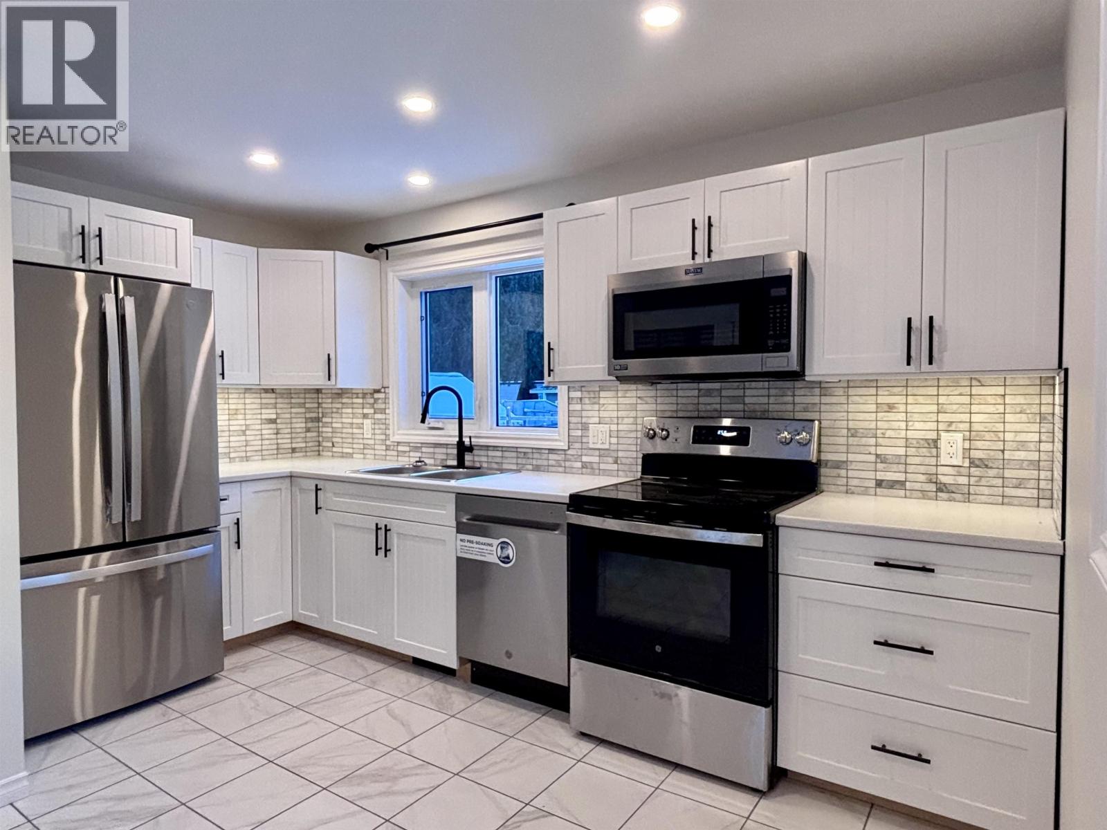 1463 MAPLE Street, Terrace