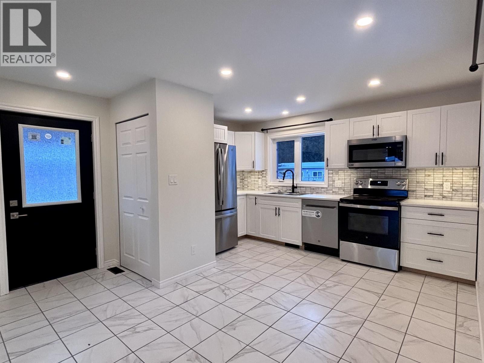 1463 MAPLE Street, Terrace