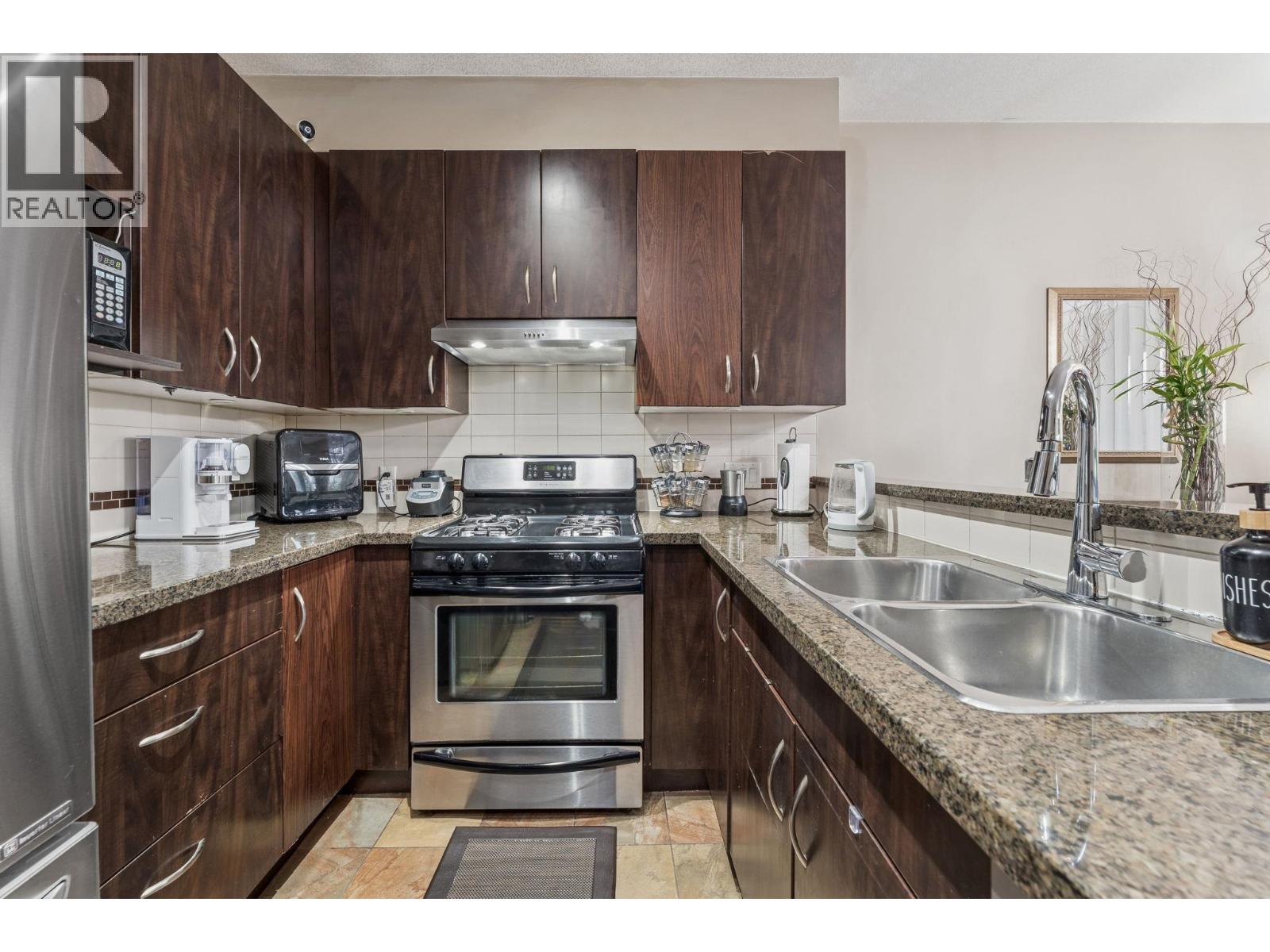 22337 SHARPE AVENUE, Richmond