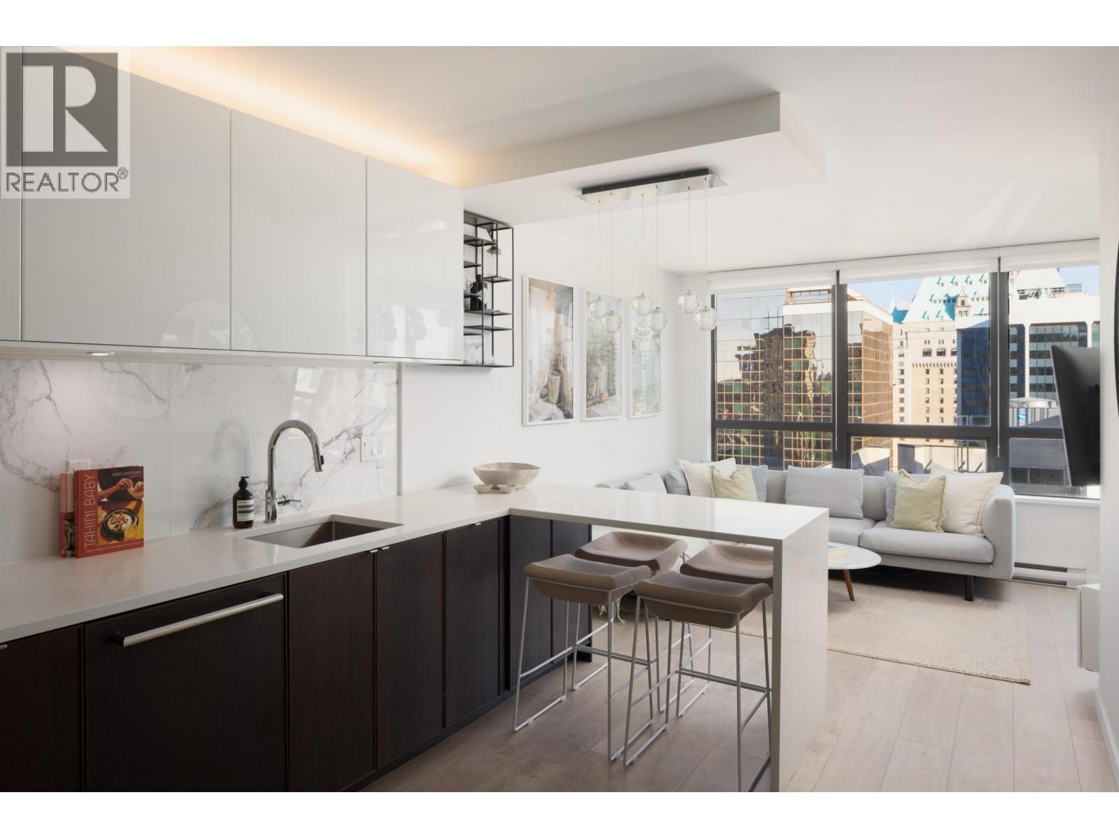 1916 938 SMITHE Street - photo 2