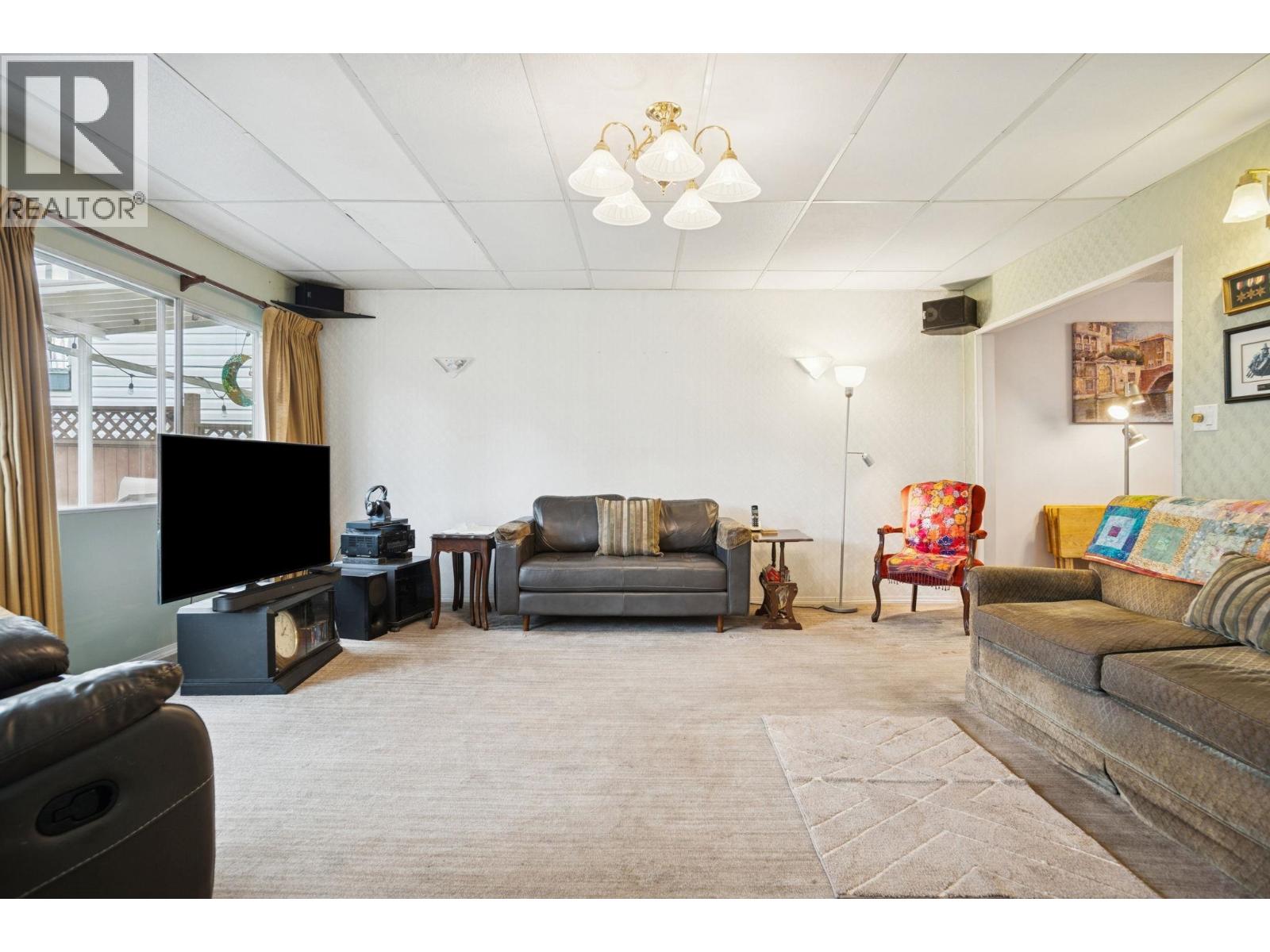 8264 14TH AVENUE, Burnaby