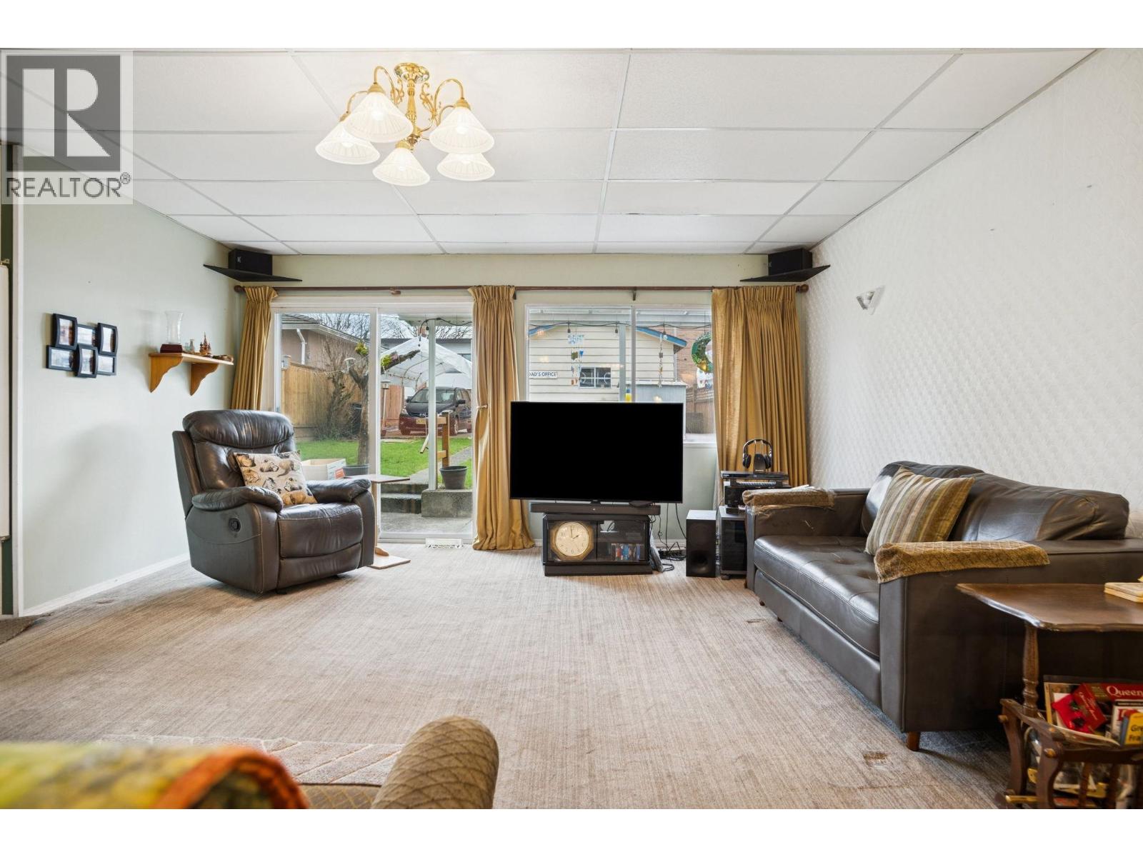 8264 14TH AVENUE, Burnaby