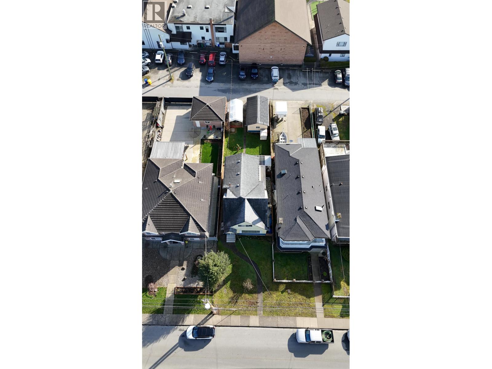 8264 14TH AVENUE, Burnaby