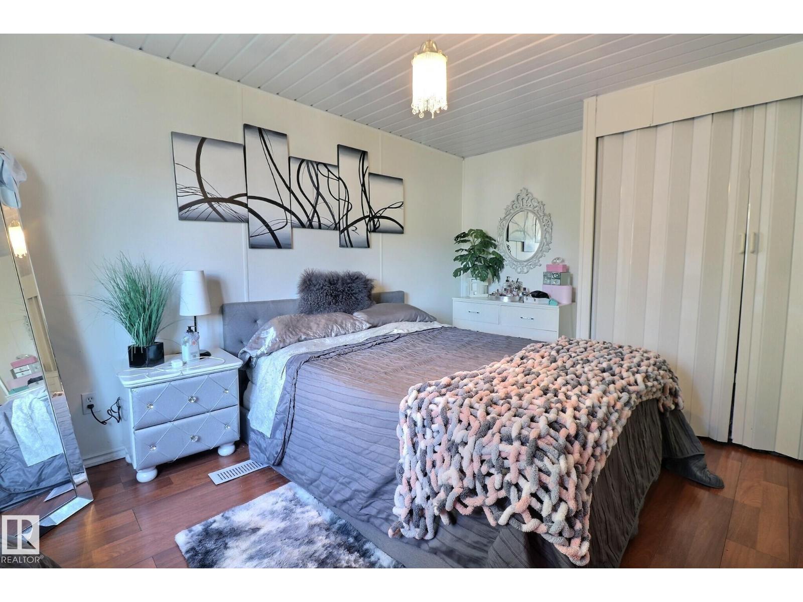 289 Juniper CR NW, Edmonton