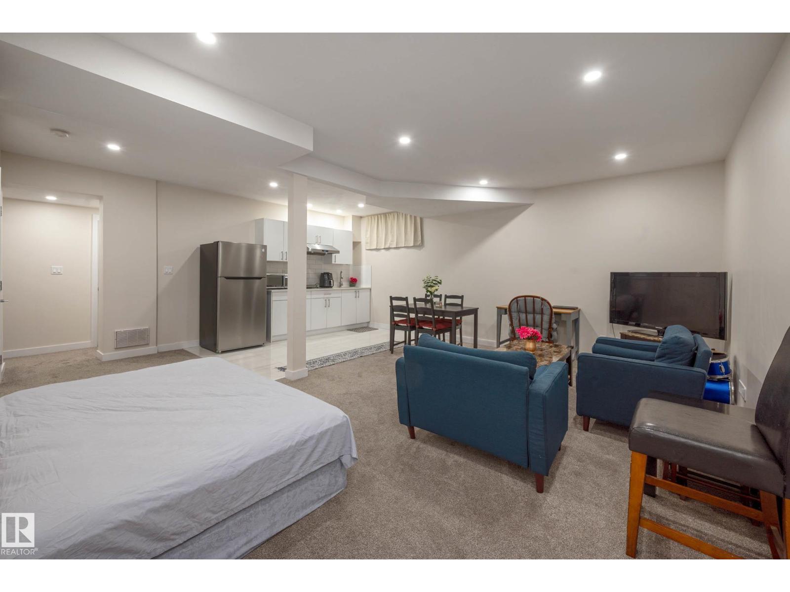 4319 38A AVE NW NW, Edmonton