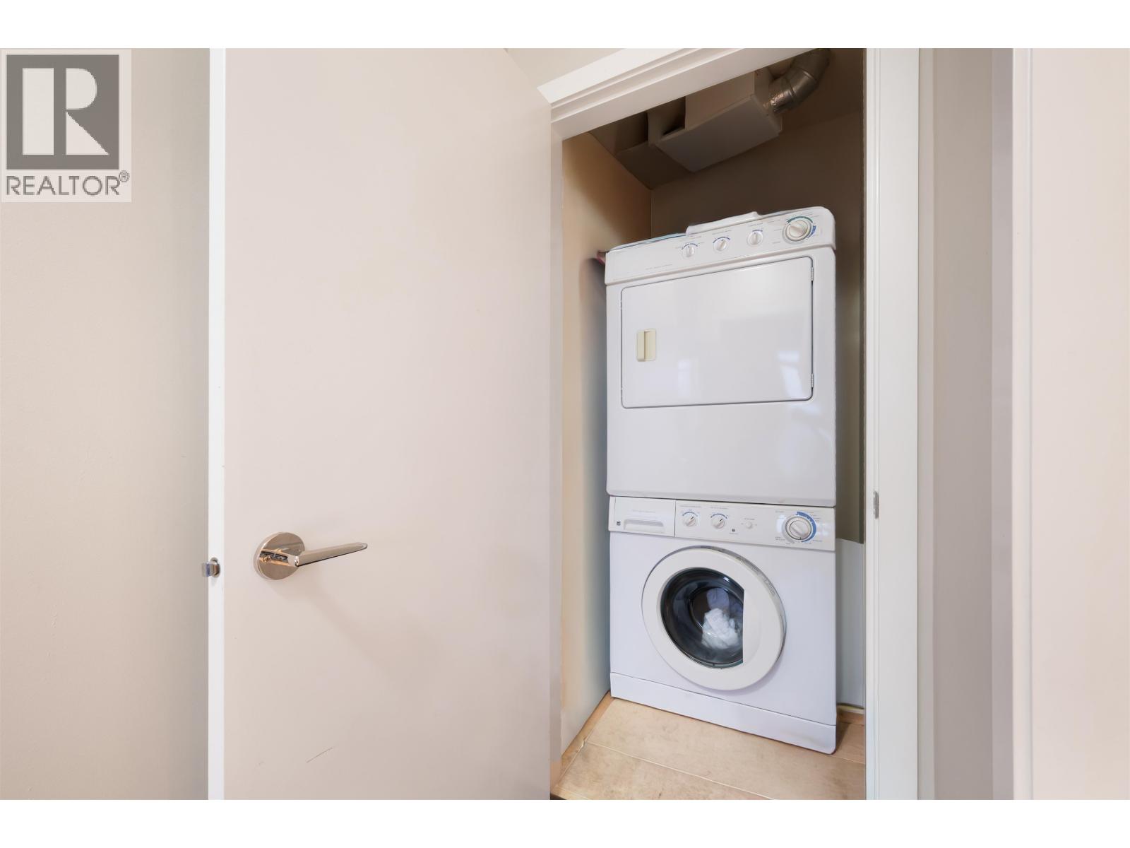 1304 1320 CHESTERFIELD AVENUE, North Vancouver