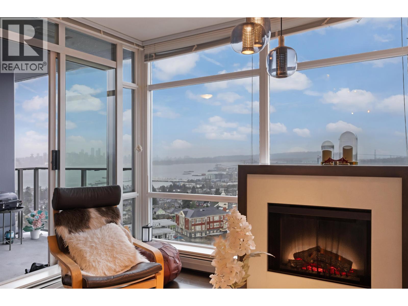 1304 1320 CHESTERFIELD AVENUE, North Vancouver