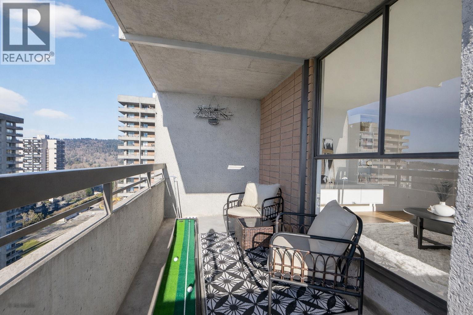 2206 3771 BARTLETT COURT, Burnaby