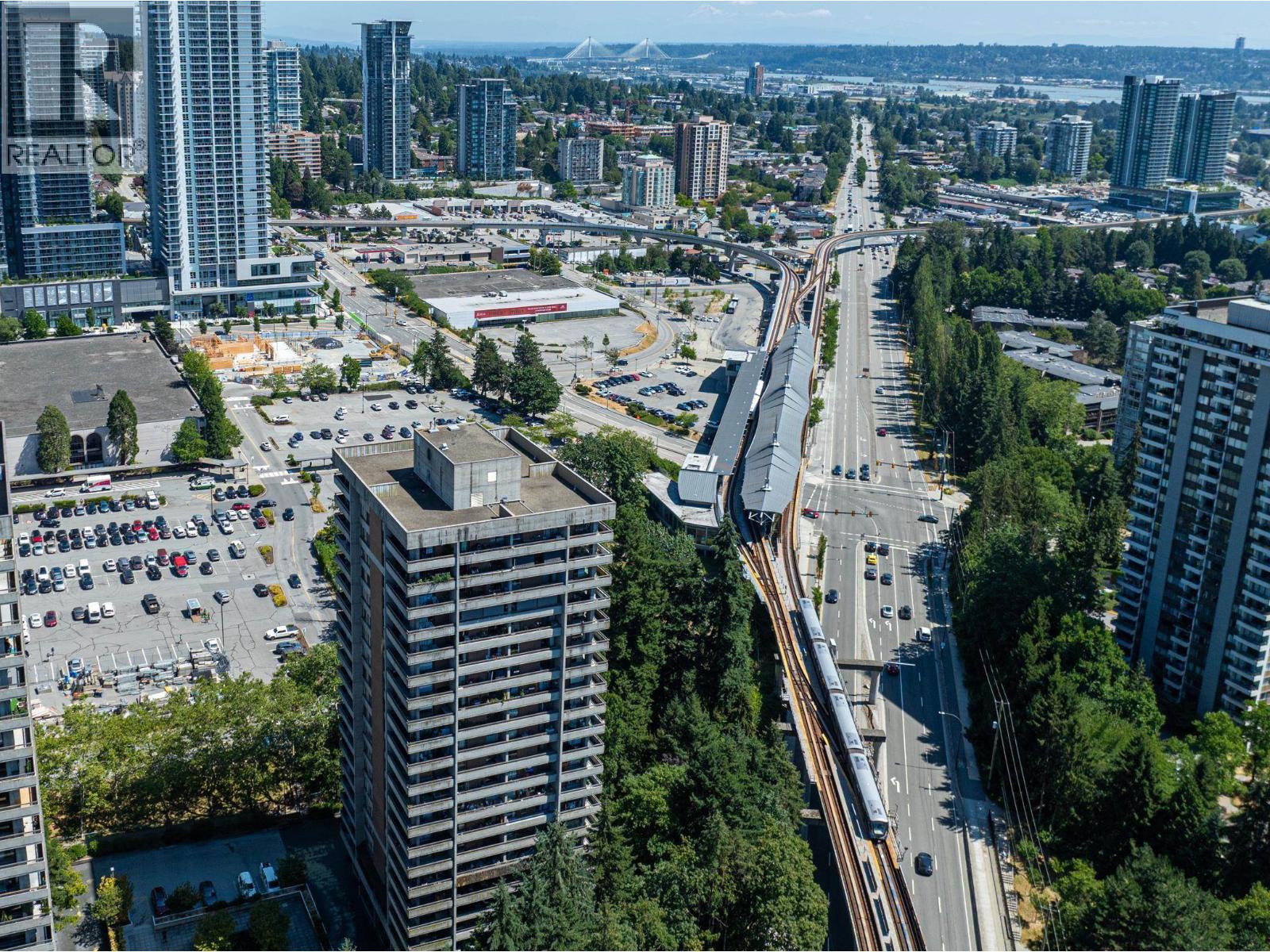 2206 3771 BARTLETT COURT, Burnaby