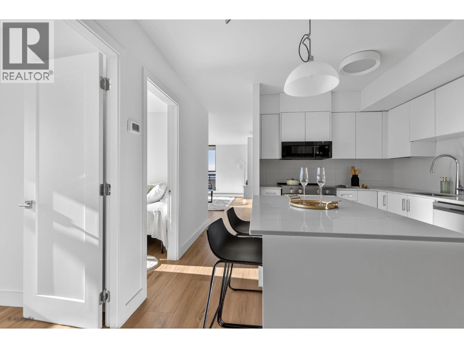 2206 3771 BARTLETT COURT, Burnaby