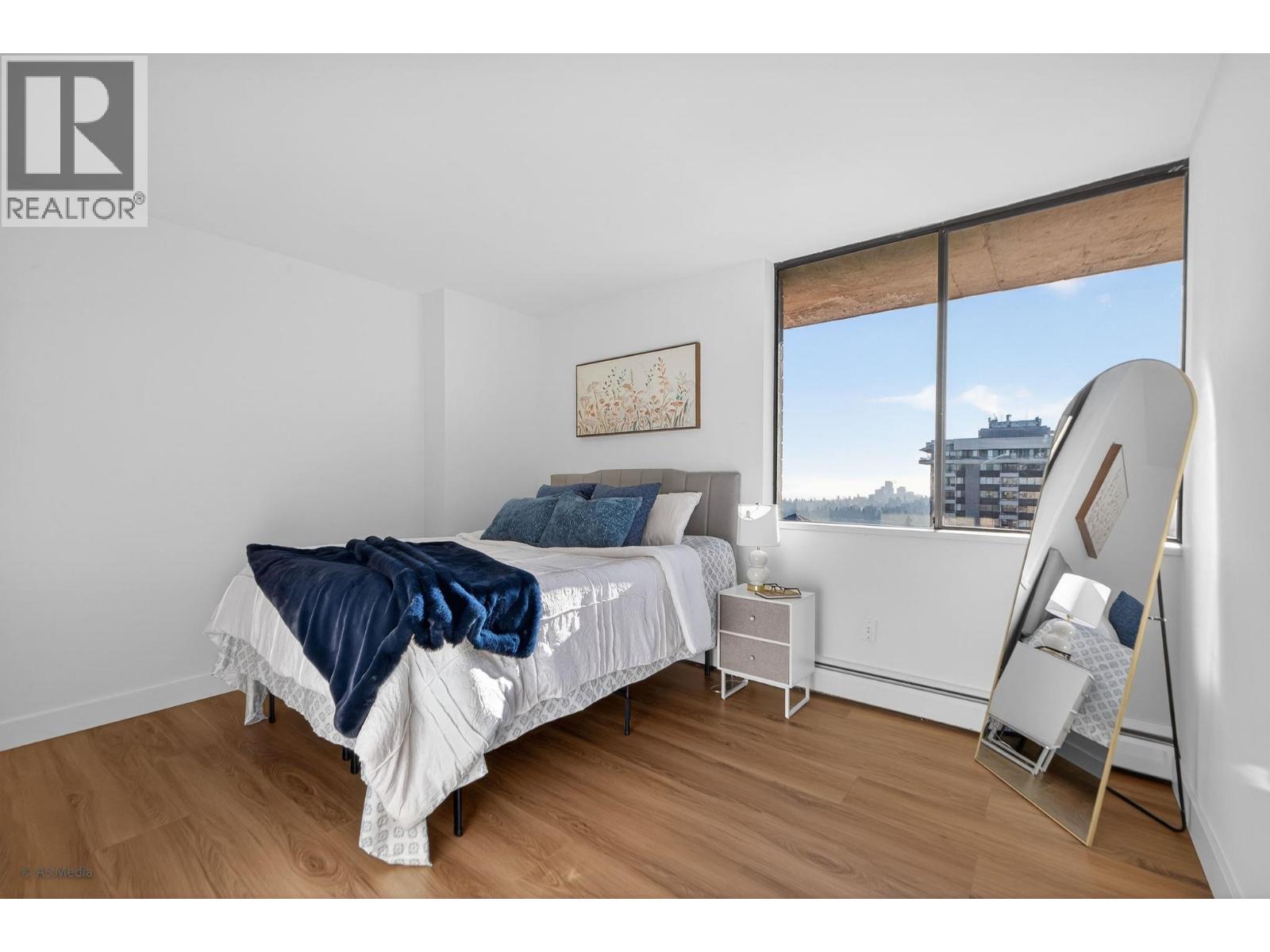 2206 3771 BARTLETT COURT, Burnaby