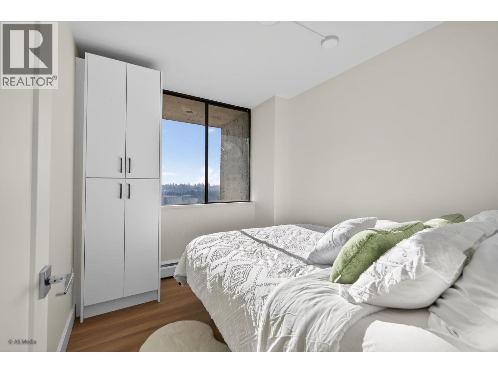 2206 3771 BARTLETT COURT, Burnaby