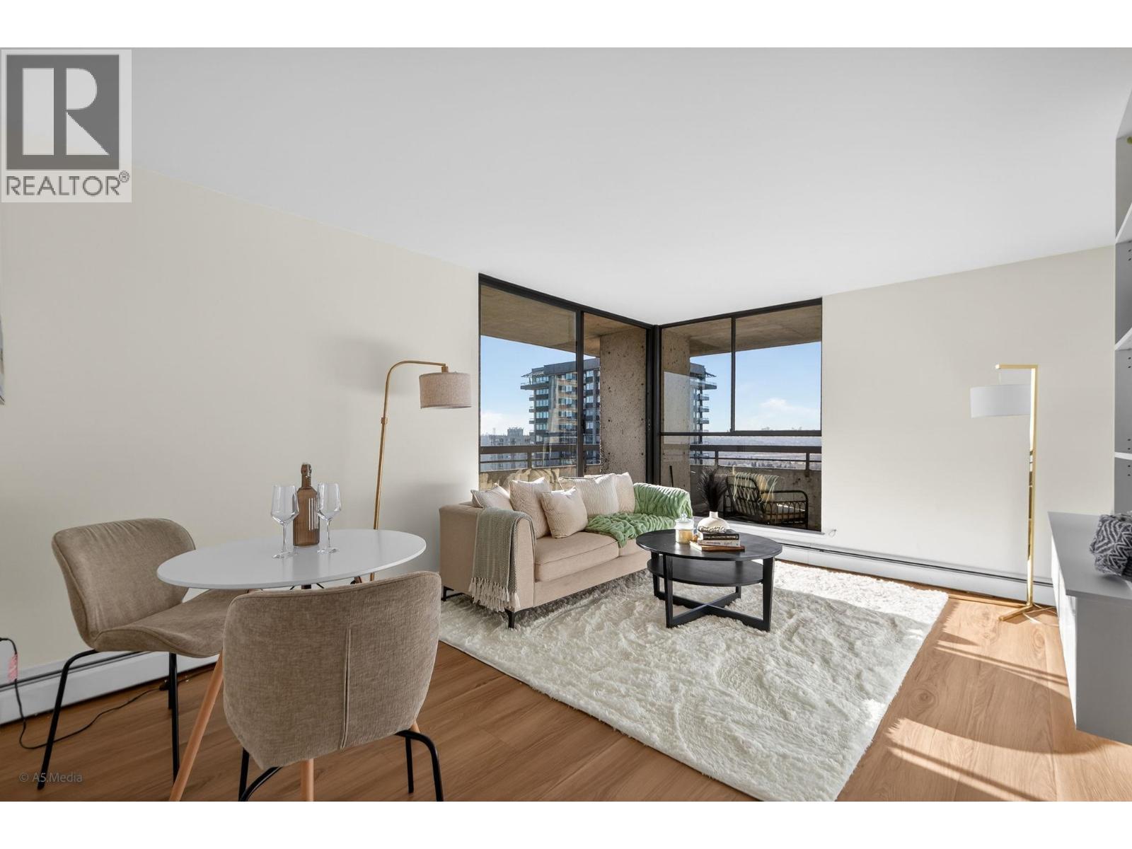 2206 3771 BARTLETT COURT, Burnaby