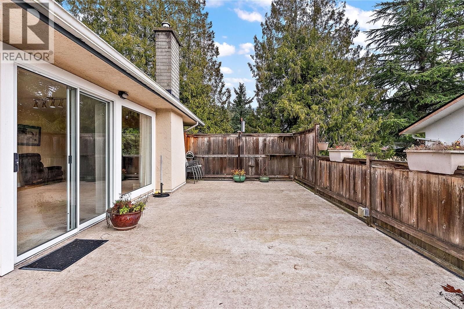 2009 Stelly's Cross Rd, Central Saanich