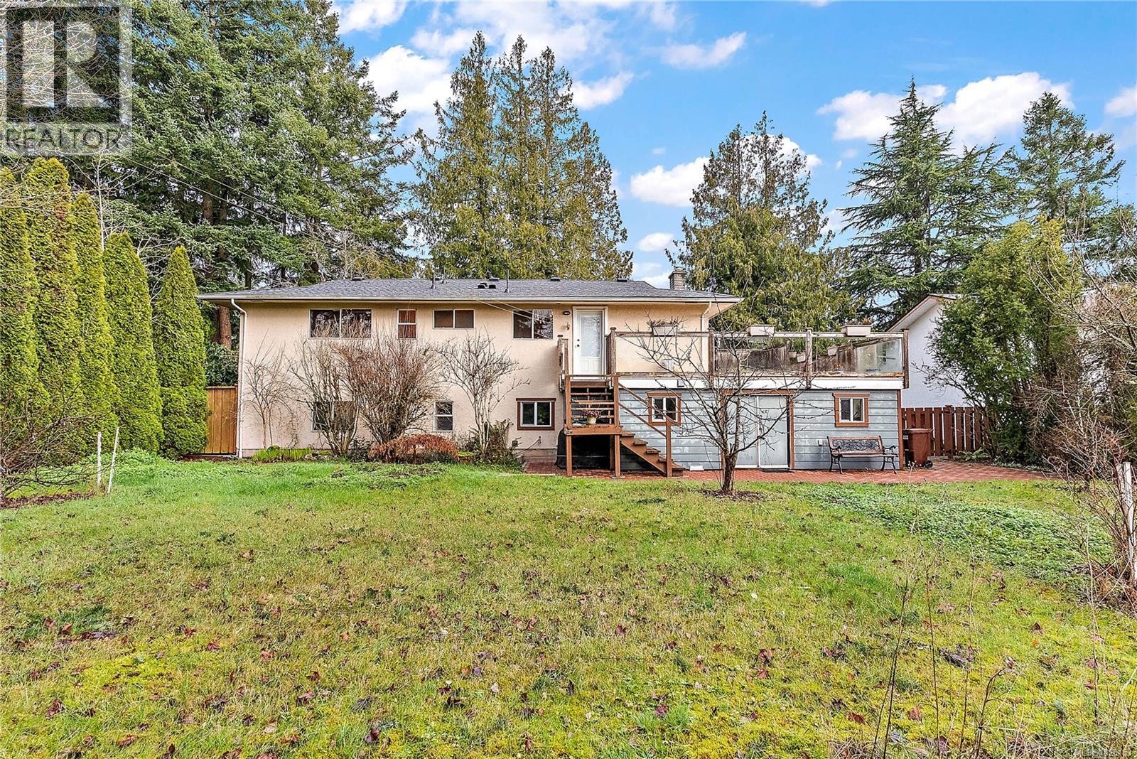 2009 Stelly's Cross Rd, Central Saanich