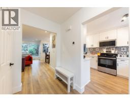 8 Glenmore Drive, West Vancouver, BC V7S1A4 Photo 16