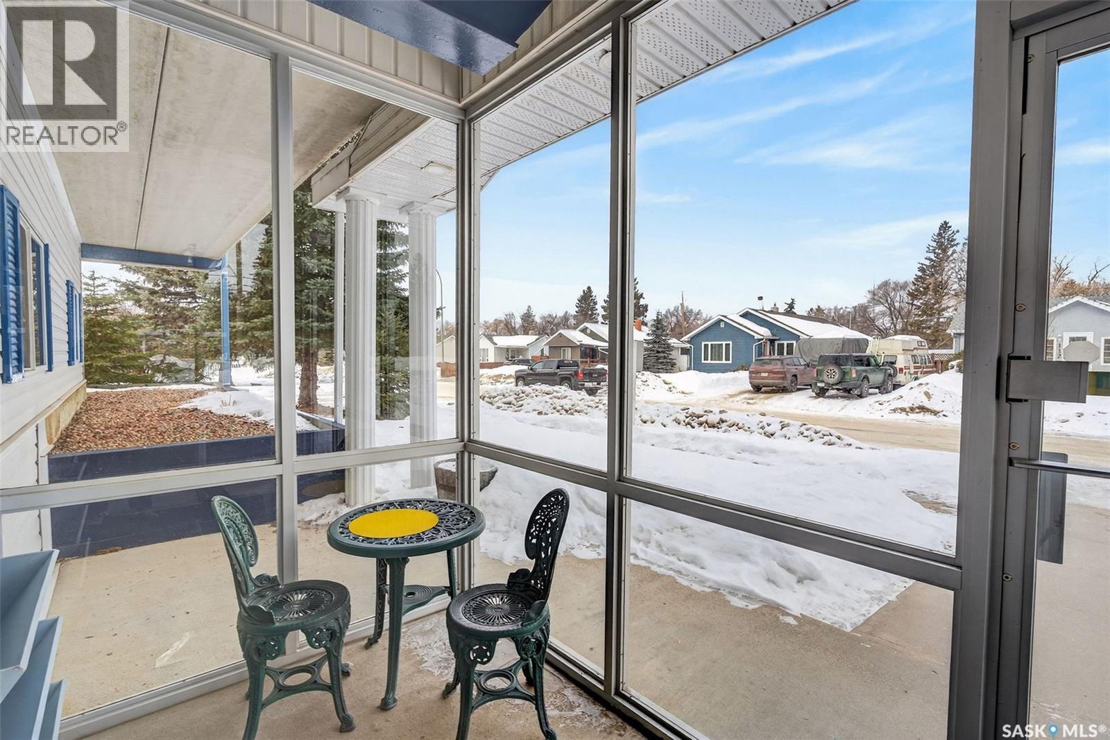 #301 2501 1ST AVENUE W - 34