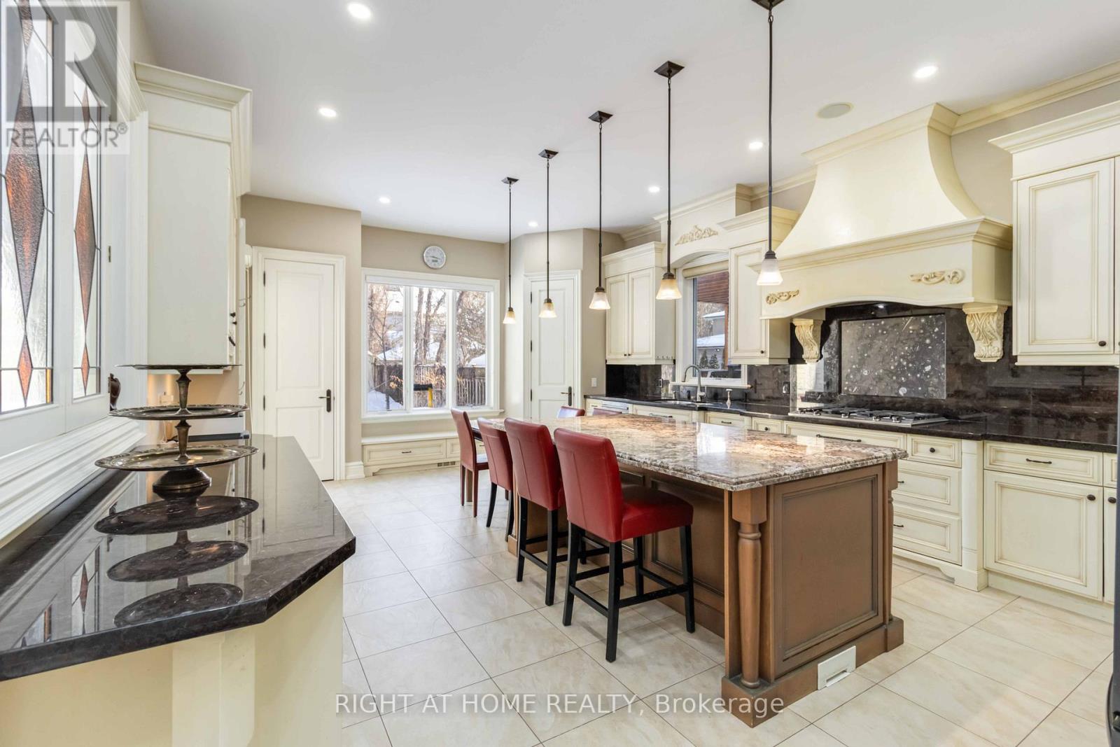 25 OAKWOOD AVENUE S - 14
