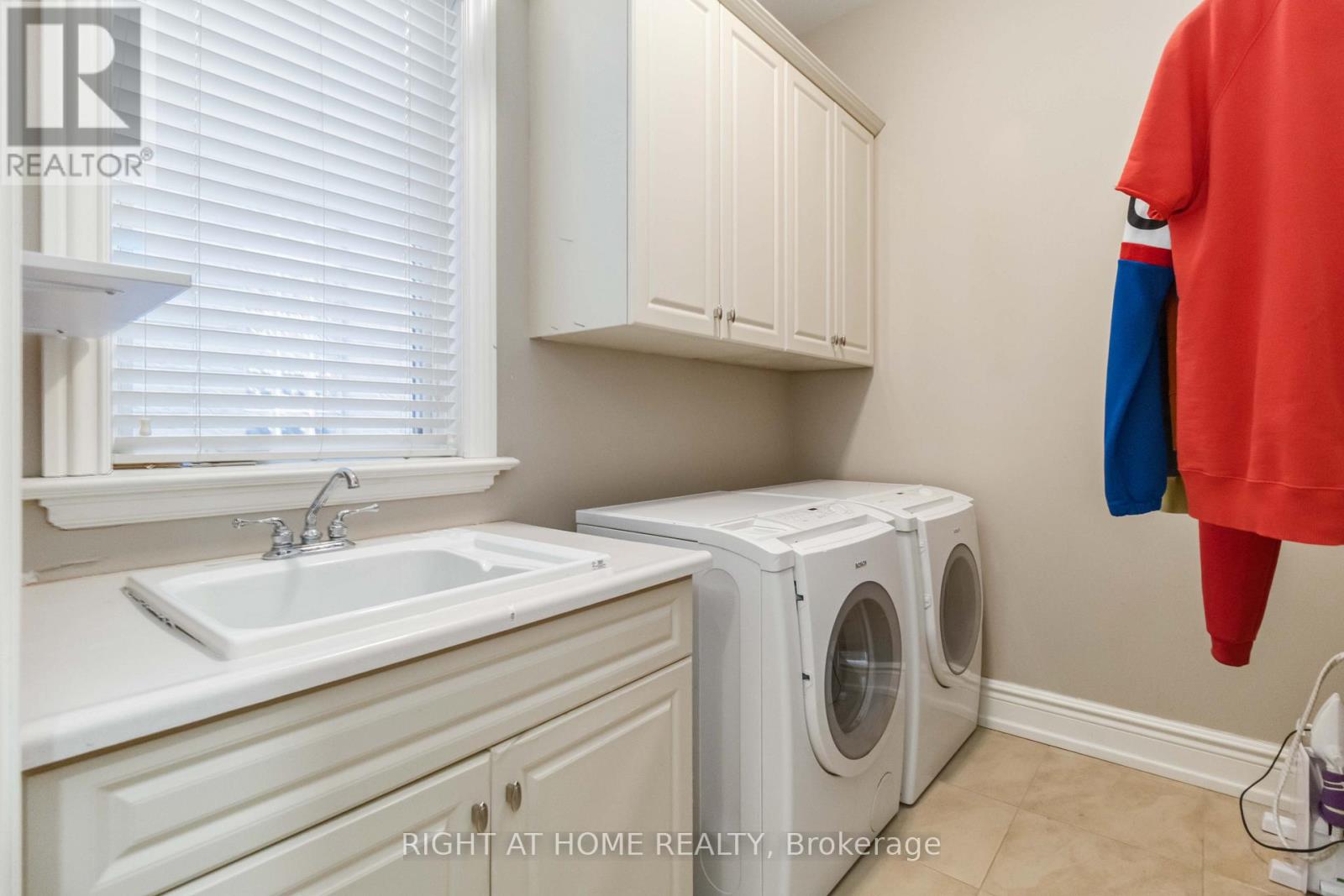 25 OAKWOOD AVENUE S - 23