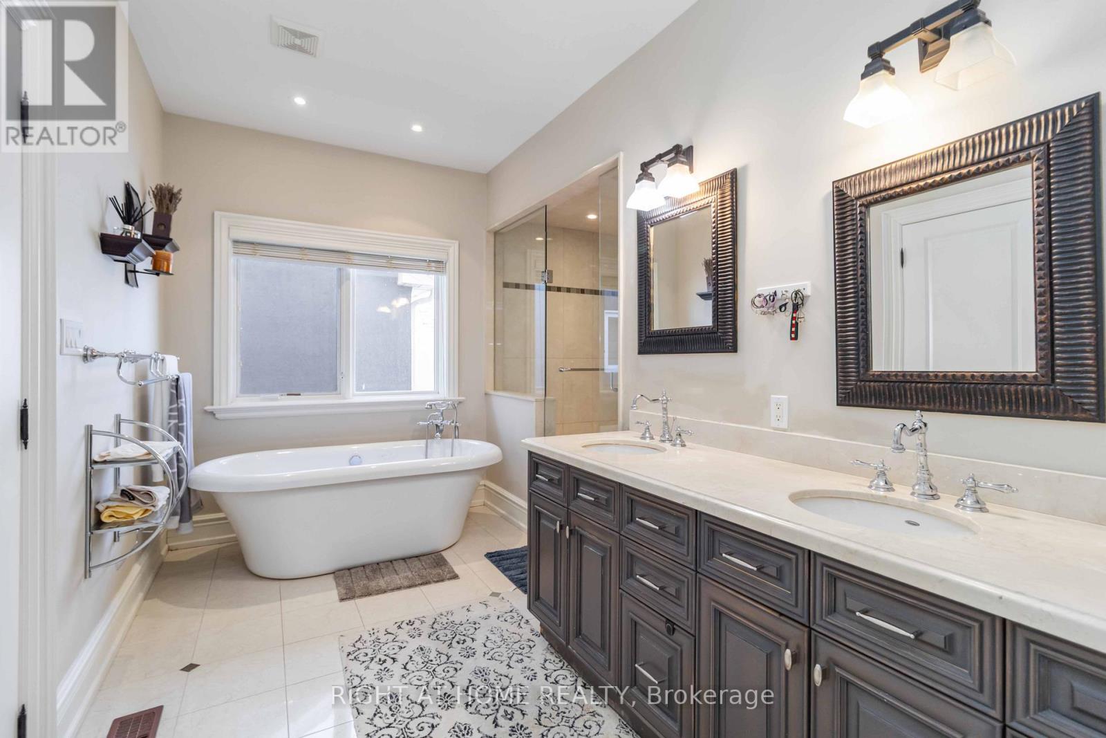 25 OAKWOOD AVENUE S - 27