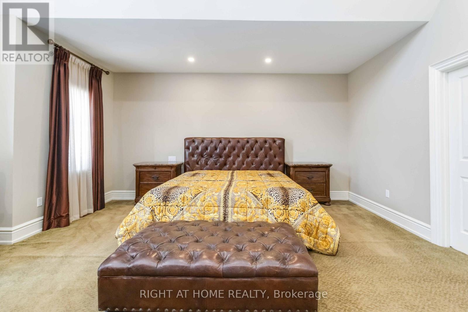 25 OAKWOOD AVENUE S - 28