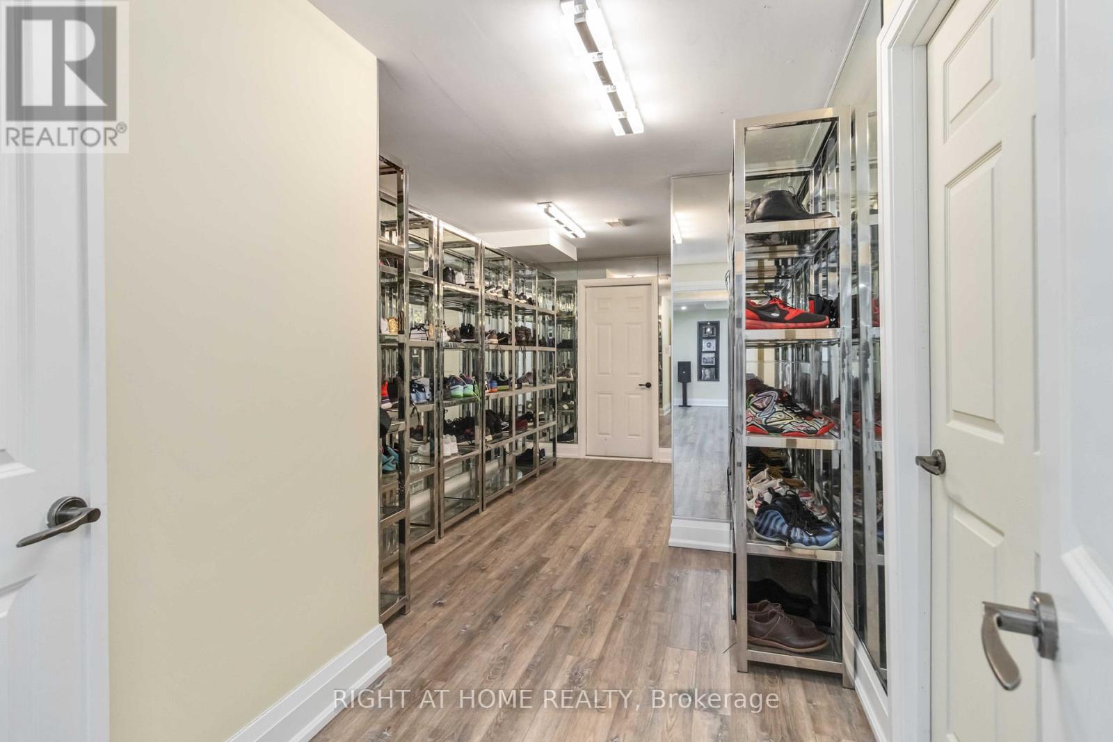 25 OAKWOOD AVENUE S - 37