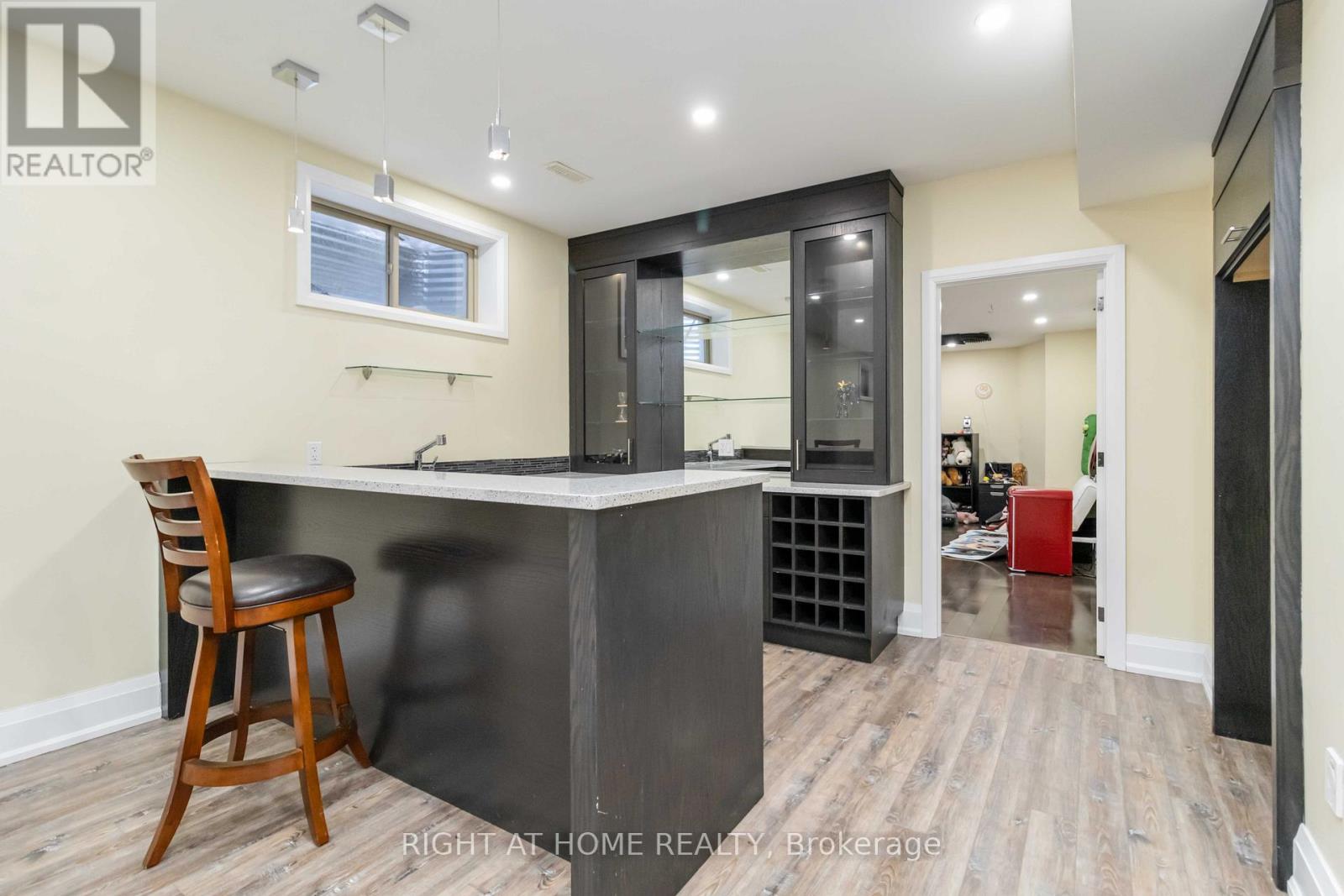 25 OAKWOOD AVENUE S - 43
