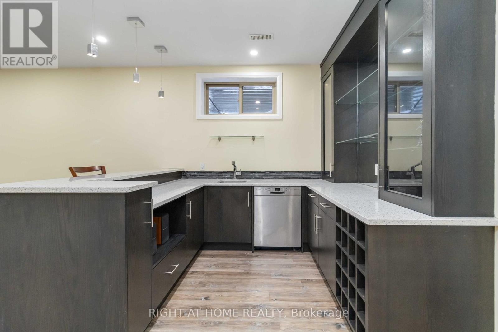 25 OAKWOOD AVENUE S - 44