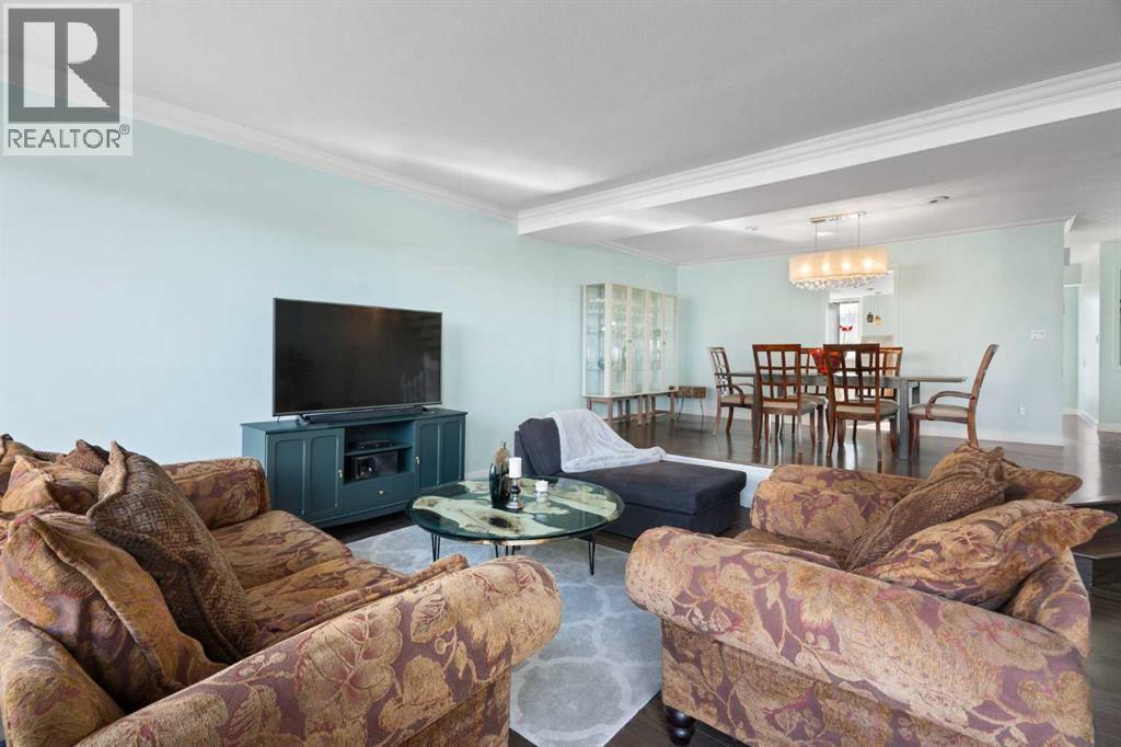 Single Family House for Sale in    Street NW Varsity Calgary 