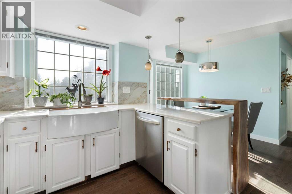 Single Family House for Sale in    Street NW Varsity Calgary 