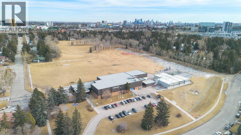 Single Family House for Sale in    Street NW Varsity Calgary 