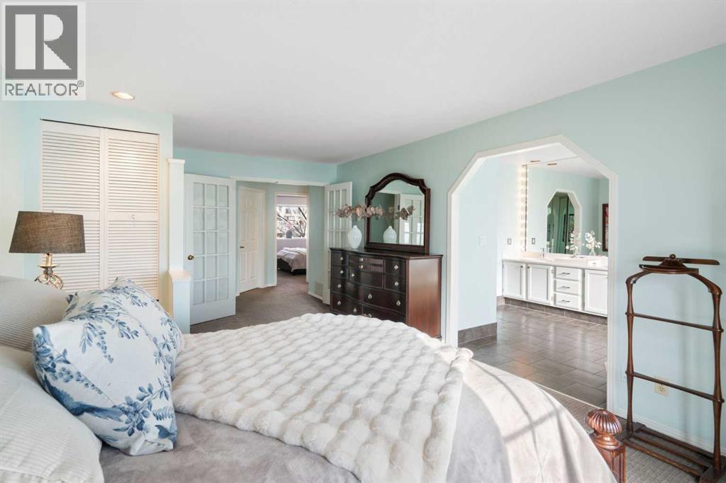 Single Family House for Sale in    Street NW Varsity Calgary 