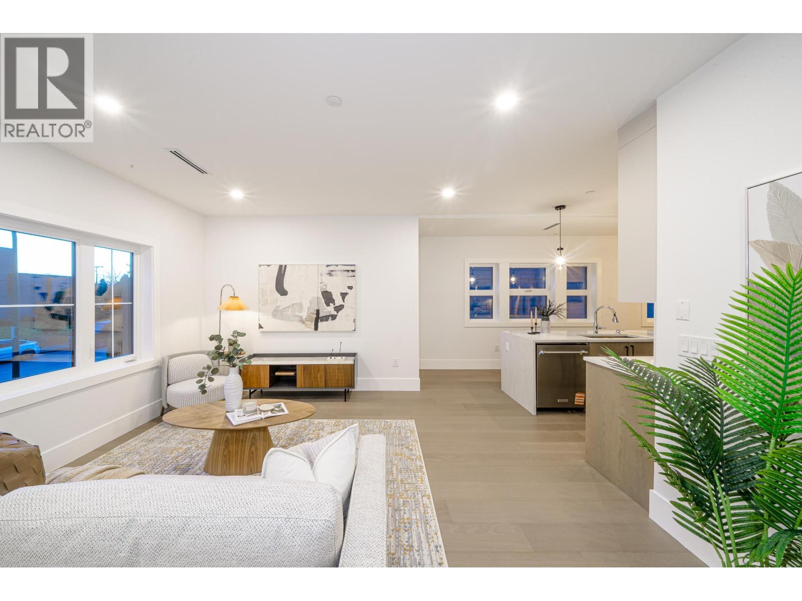 2735 W 8TH AVENUE - Photo 2 of 27, Vancouver, British Columbia