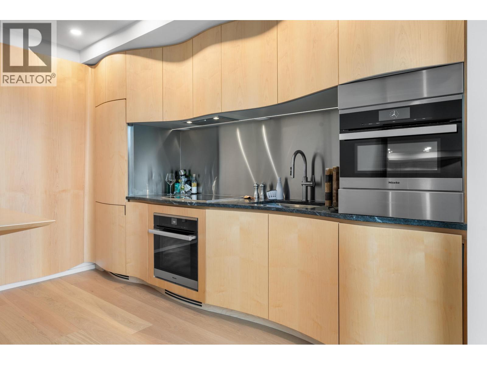 501 1568 ALBERNI STREET, Vancouver