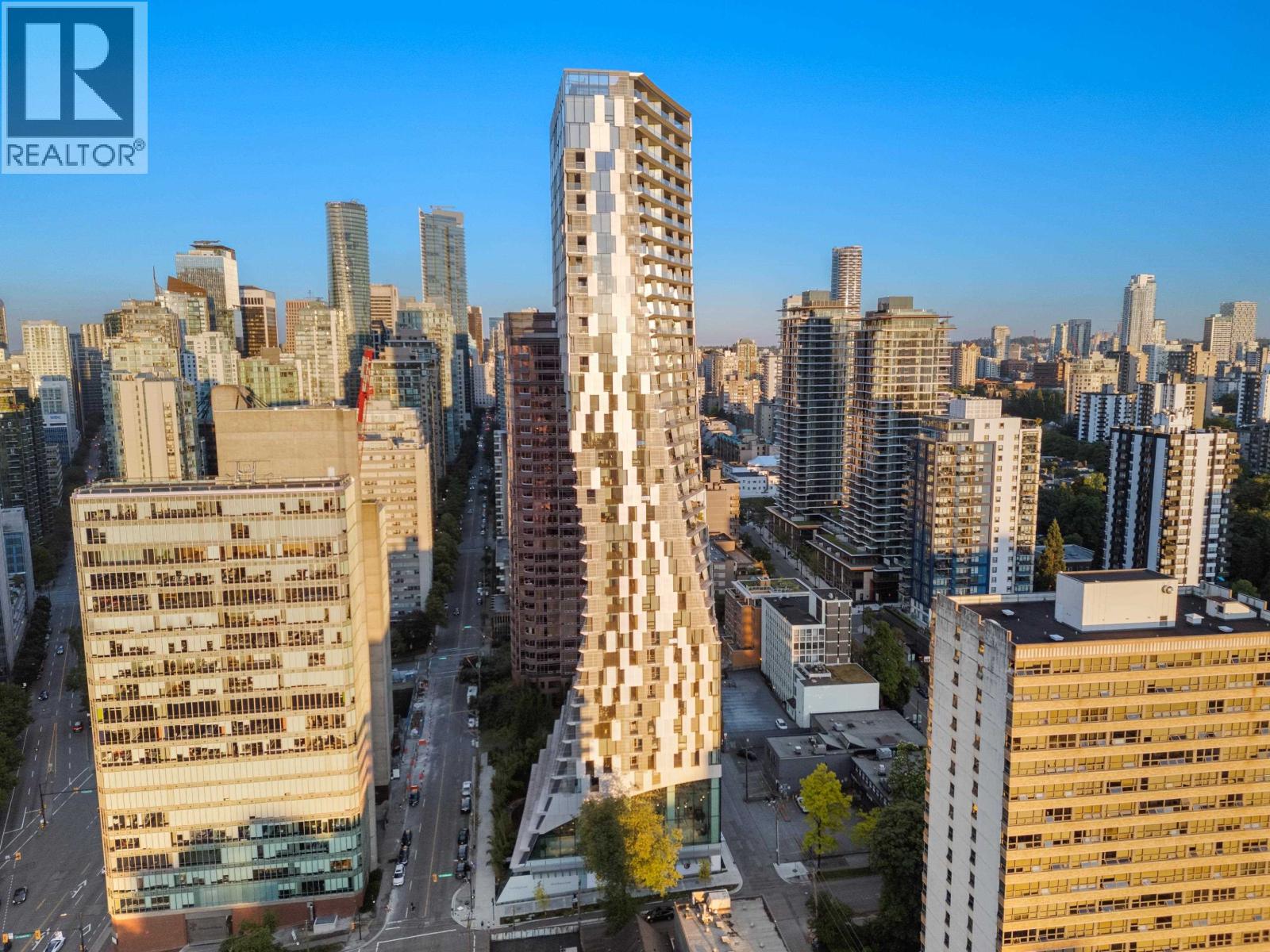 501 1568 ALBERNI STREET, Vancouver