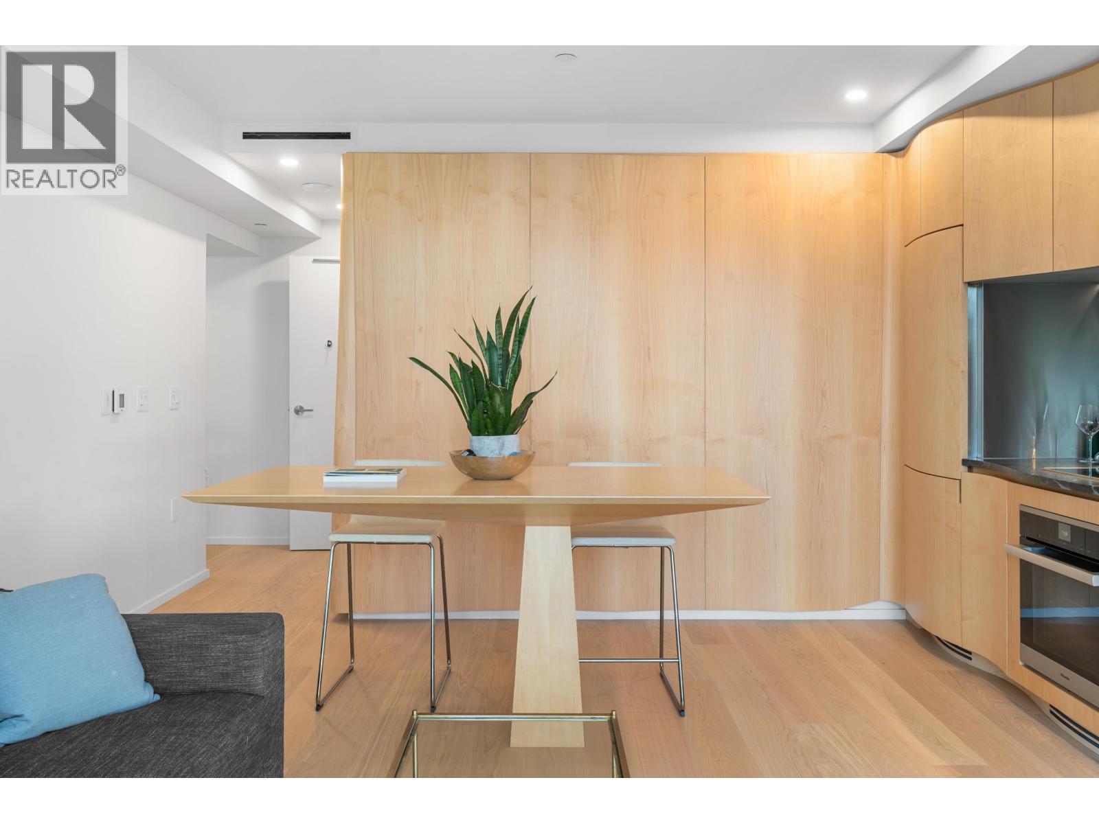 501 1568 ALBERNI STREET, Vancouver