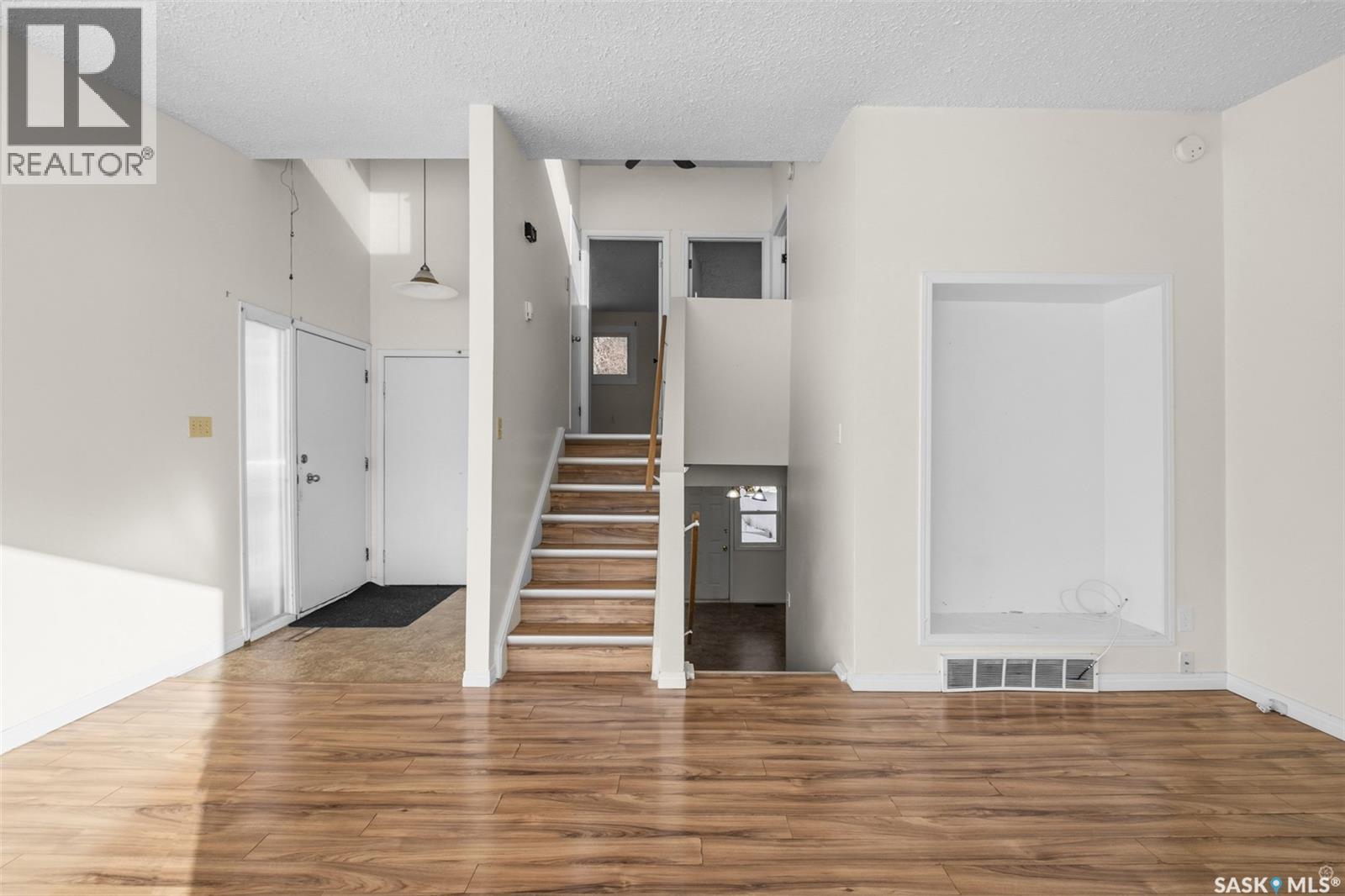 824-826 28th STREET E - Photo 5 of 21, Prince Albert, Saskatchewan