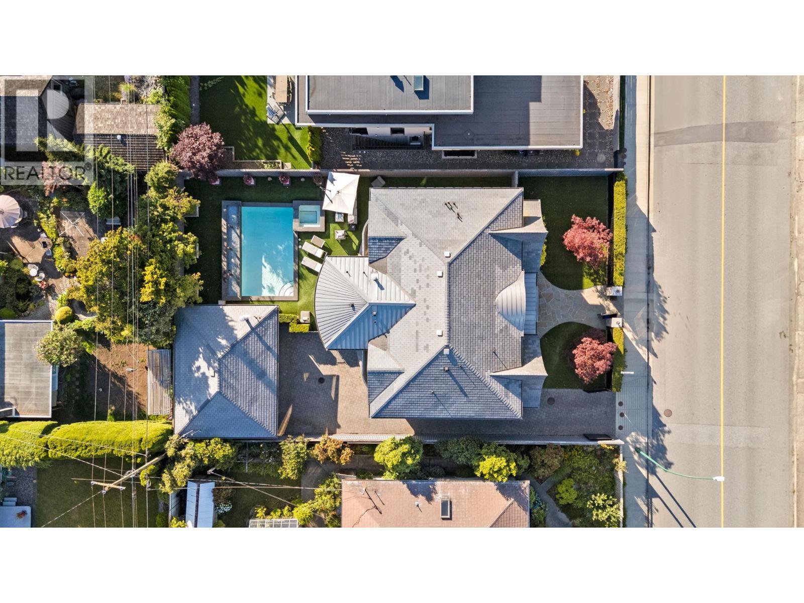2809 EDGEMONT BOULEVARD, North Vancouver