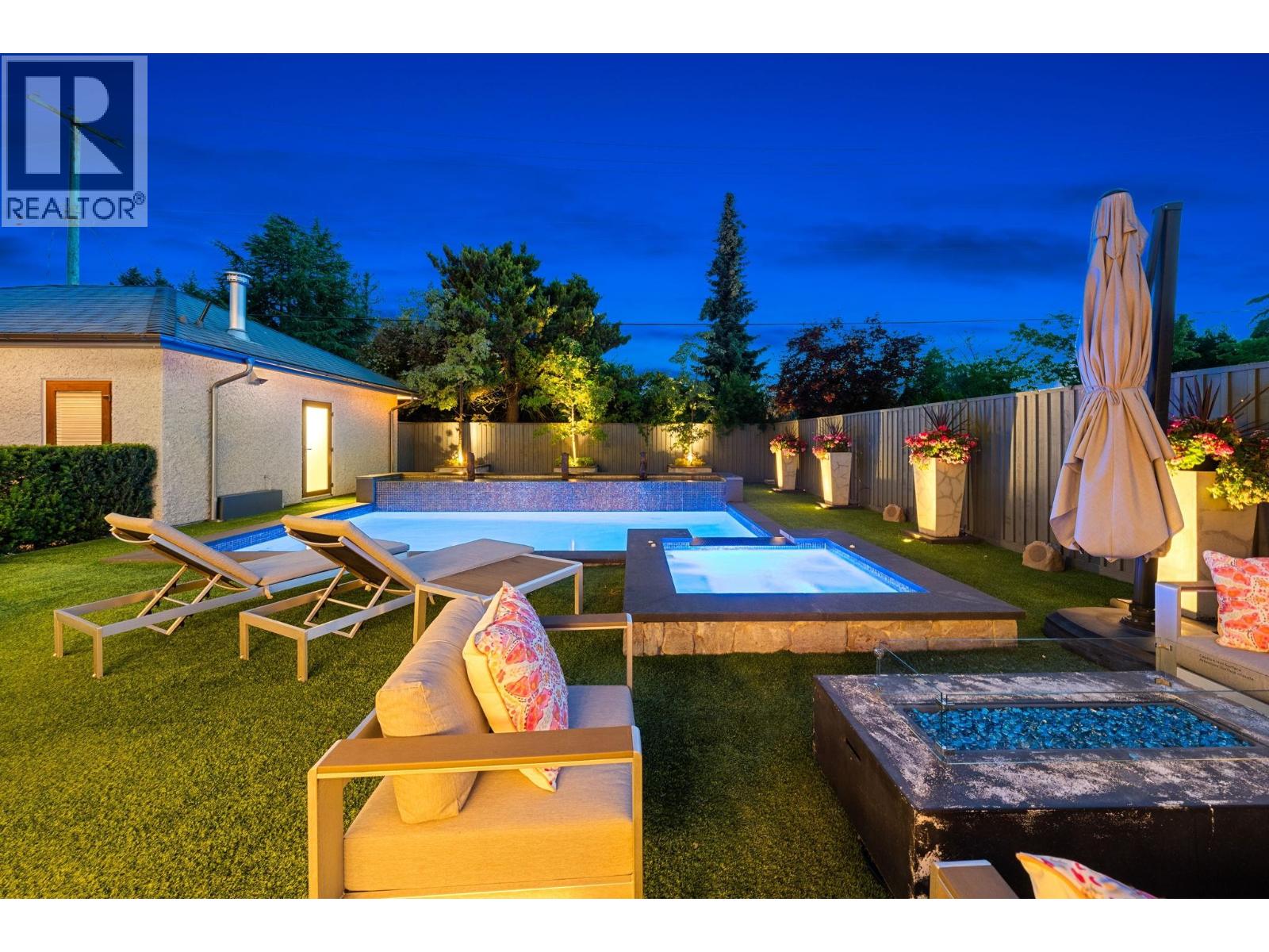 2809 EDGEMONT BOULEVARD, North Vancouver