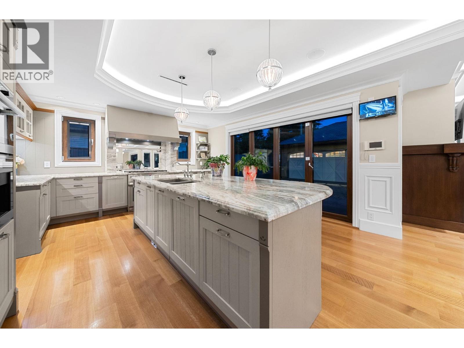 2809 EDGEMONT BOULEVARD, North Vancouver